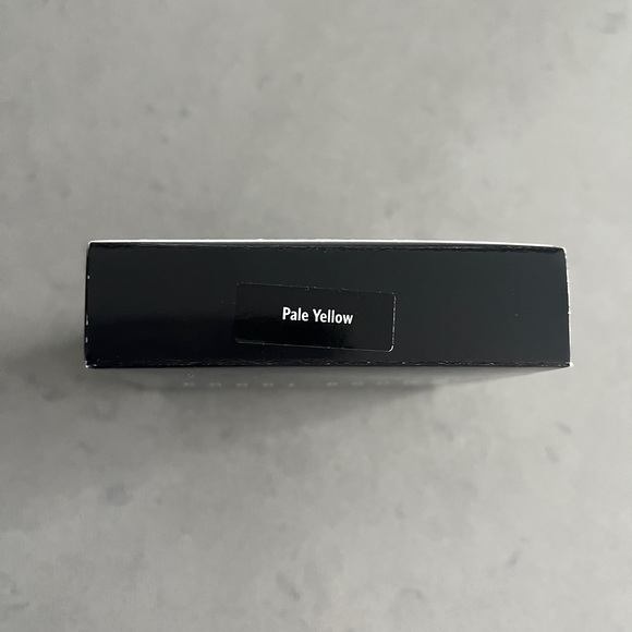 Bobbi Brown Powder - Picture 2 of 4